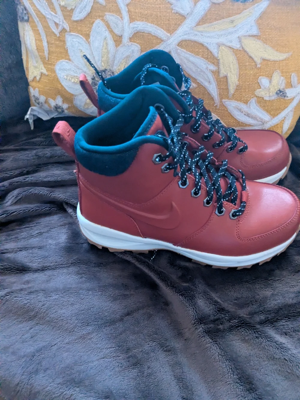 Nike Kids Brown and Black Lace-Up Hiking Boots